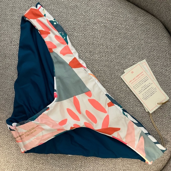 Maaji - Storyteller Voyage Bikini
Bottom- reversible- NWT - Picture 5 of 6